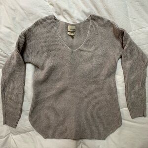 Aritzia Wilfred Free 100% Italian Wool Sweater Womens Small V-Neck Gorgeous Hem